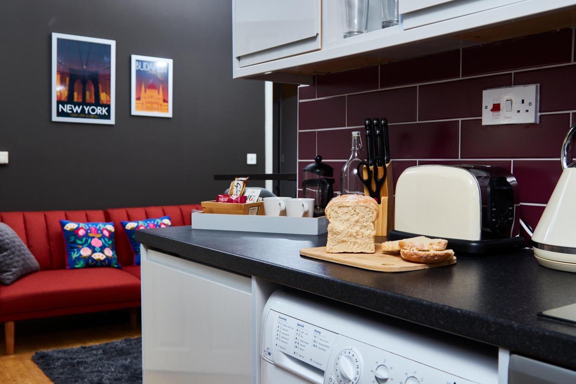 Delven House- Serviced Apartments Castle Donington Exterior photo
